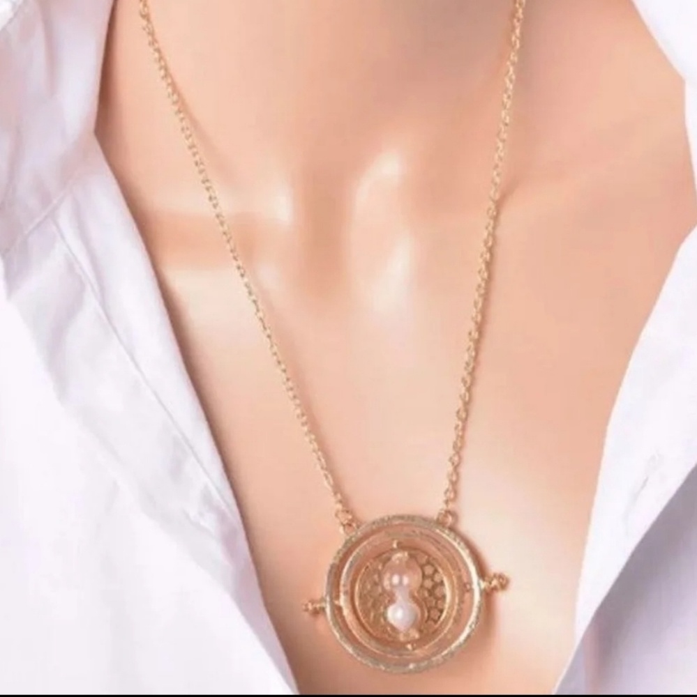 🔹️HARRY POTTER Gold-Tone Time Turner Necklace - Picture 7 of 7